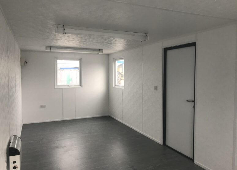 Brand New 8ft Ready for Delivery - Image 2